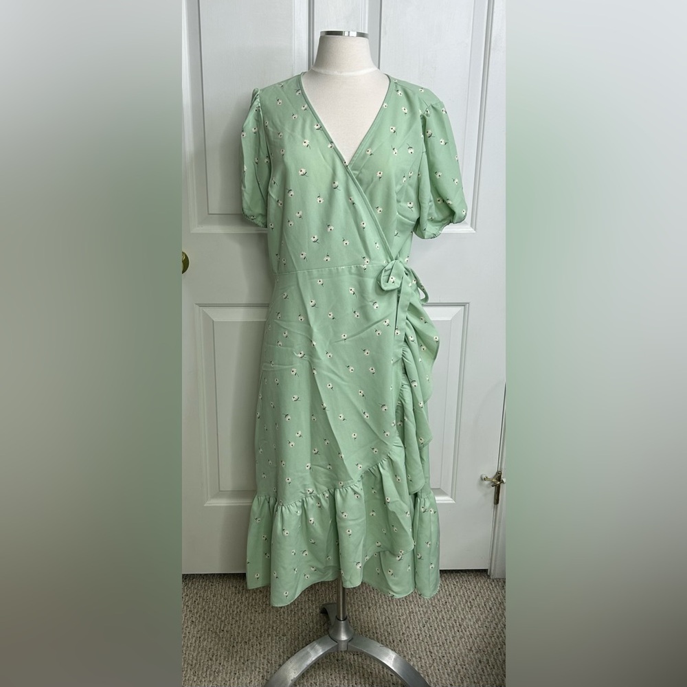 Lauren Conrad Wrap Dress Women's Large Light Green Short Sleeve Floral